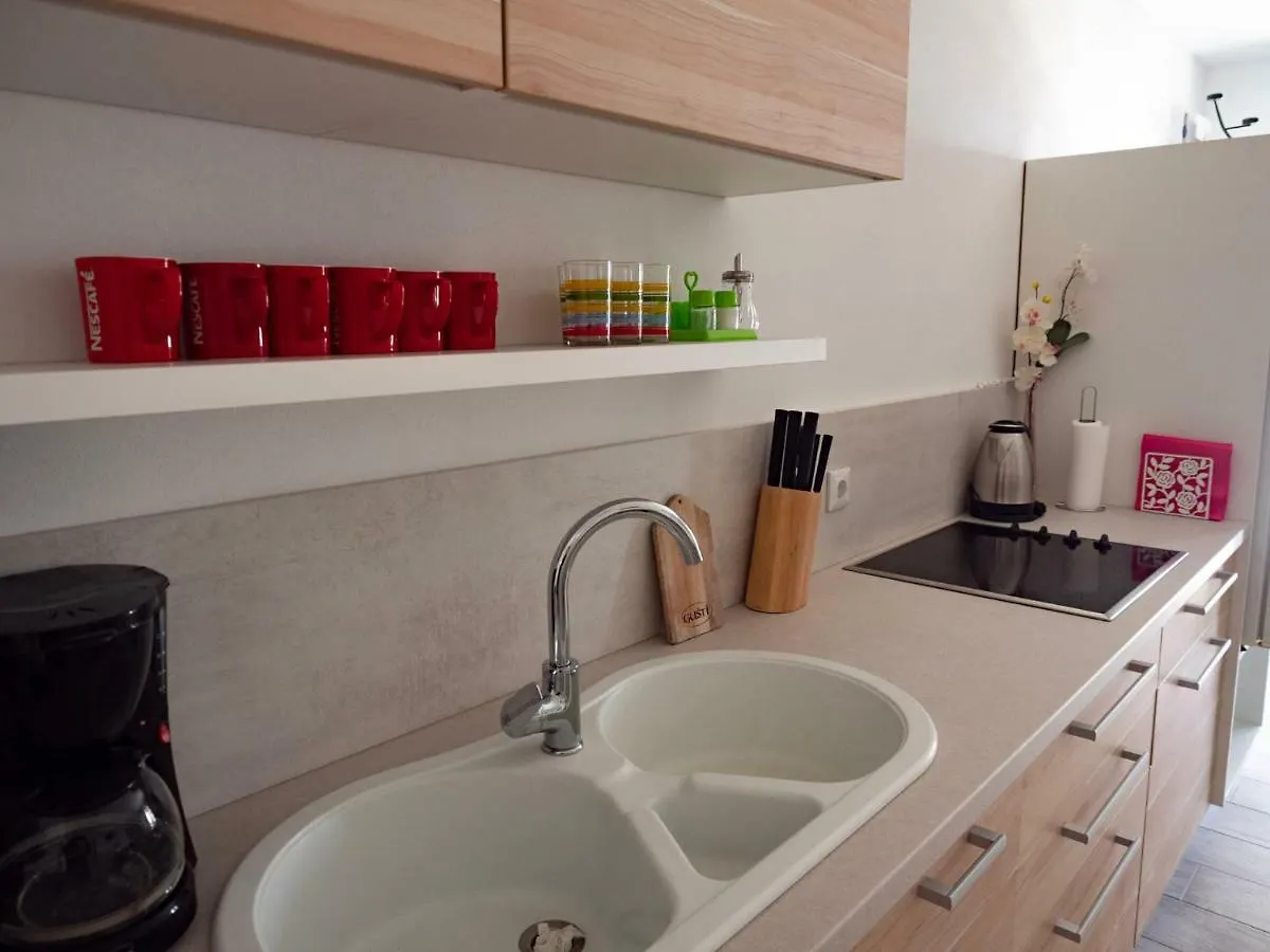 Luciana Apartment Povljana
