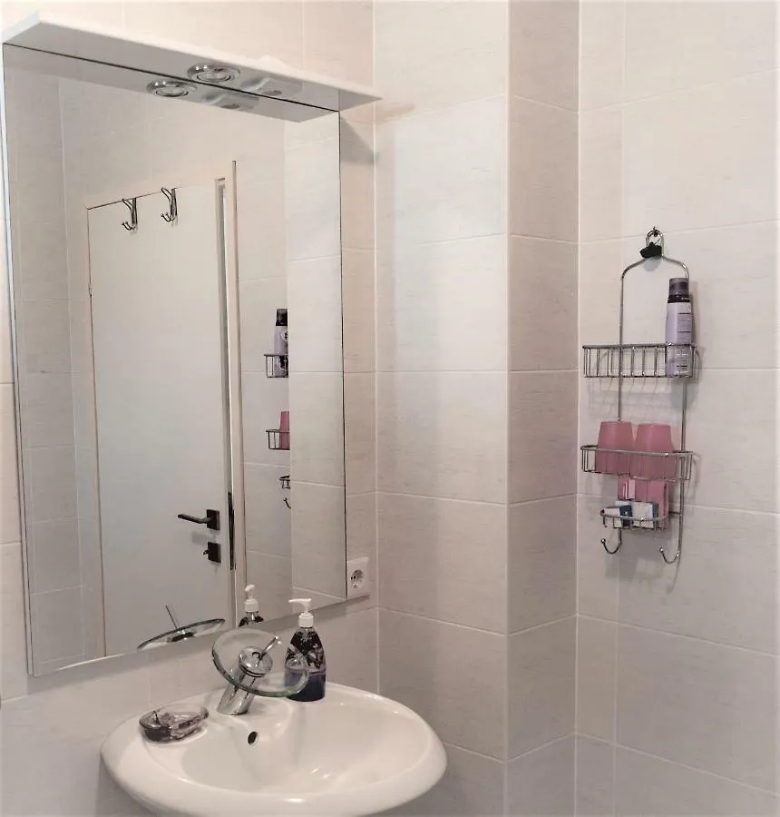 Luciana Apartment Povljana
