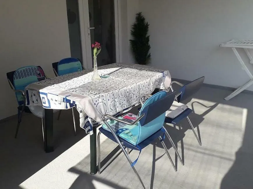 Luciana Apartment Povljana
