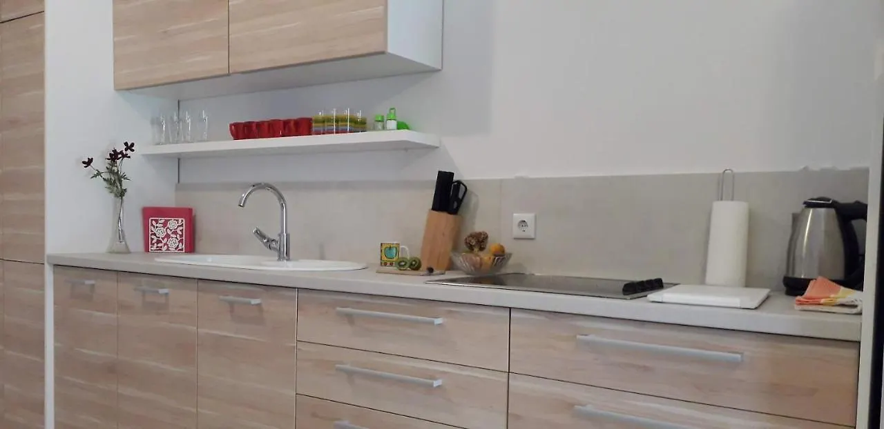 Luciana Apartment Povljana